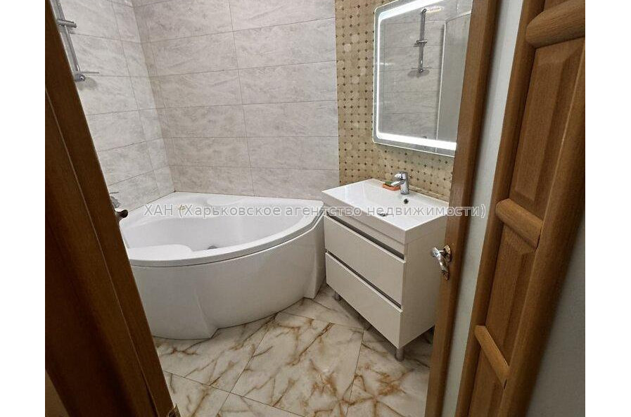 Продам квартиру, Амосова ул. , 3  ком., 64.80 м², евроремонт 