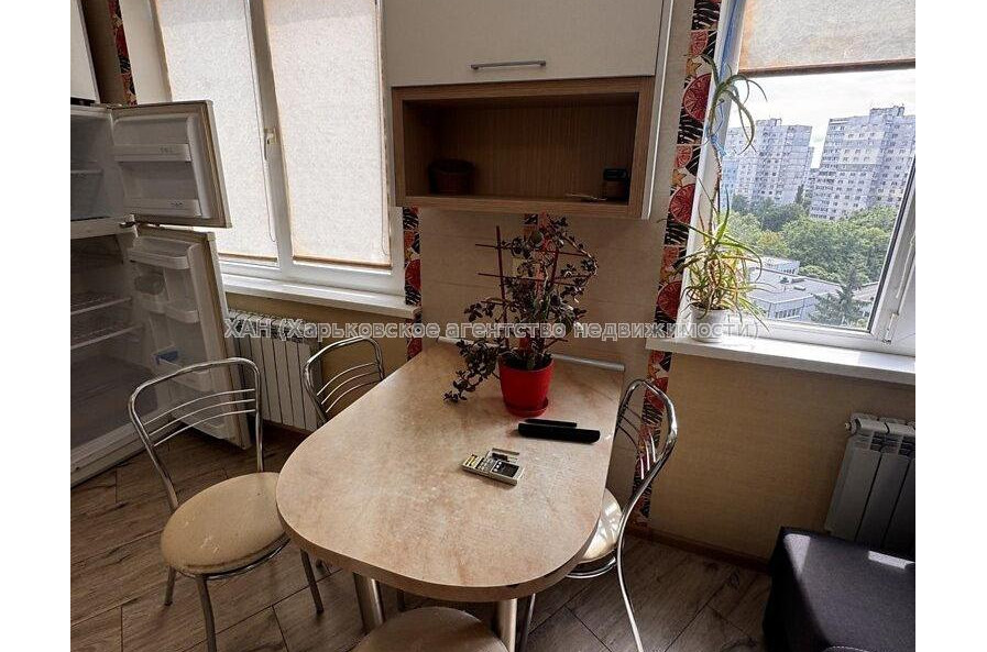 Продам квартиру, Амосова ул. , 3  ком., 64.80 м², евроремонт 