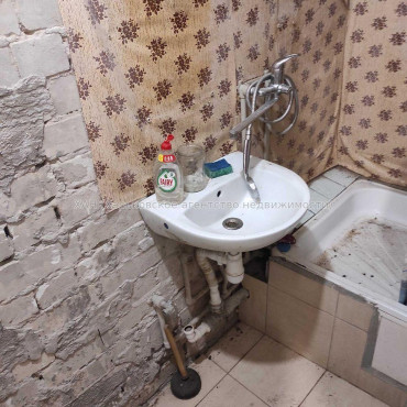 Продам квартиру, Ньютона ул. , 2 кім., 28 м², без ремонта 