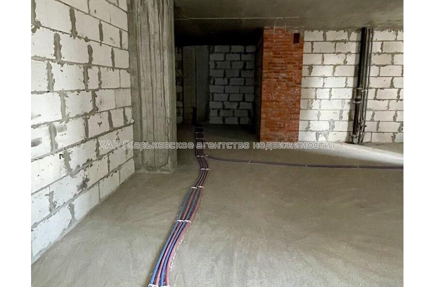 Продам квартиру, Науки просп. , 1 кім., 70.90 м², без внутренних работ 