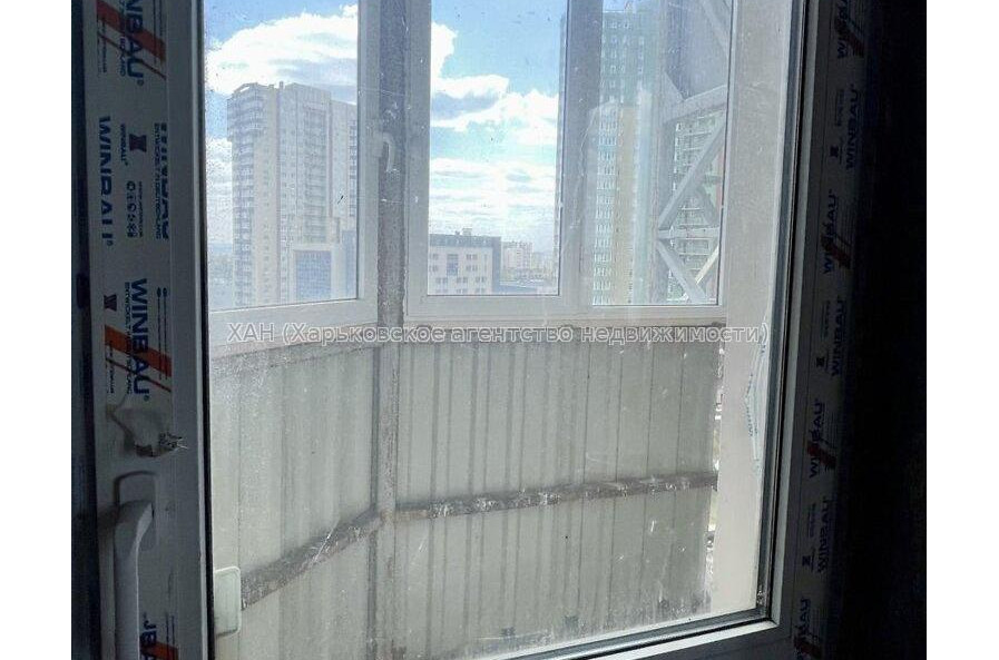 Продам квартиру, Науки просп. , 1 кім., 70.90 м², без внутренних работ 