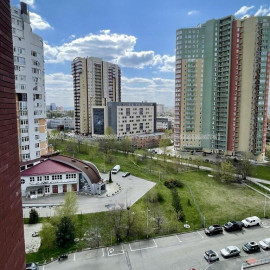 Продам квартиру, Науки просп. , 1 кім., 70.90 м², без внутренних работ