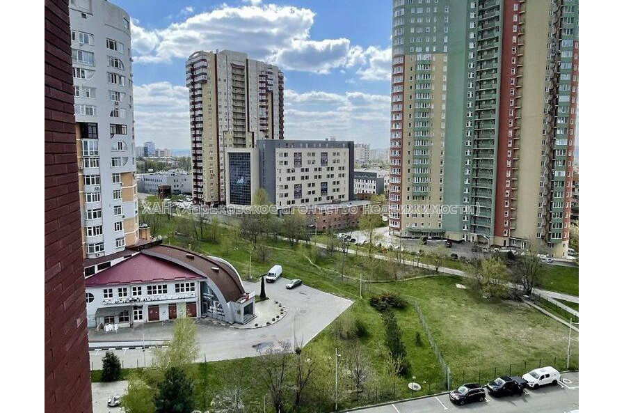 Продам квартиру, Науки просп. , 1 кім., 70.90 м², без внутренних работ 