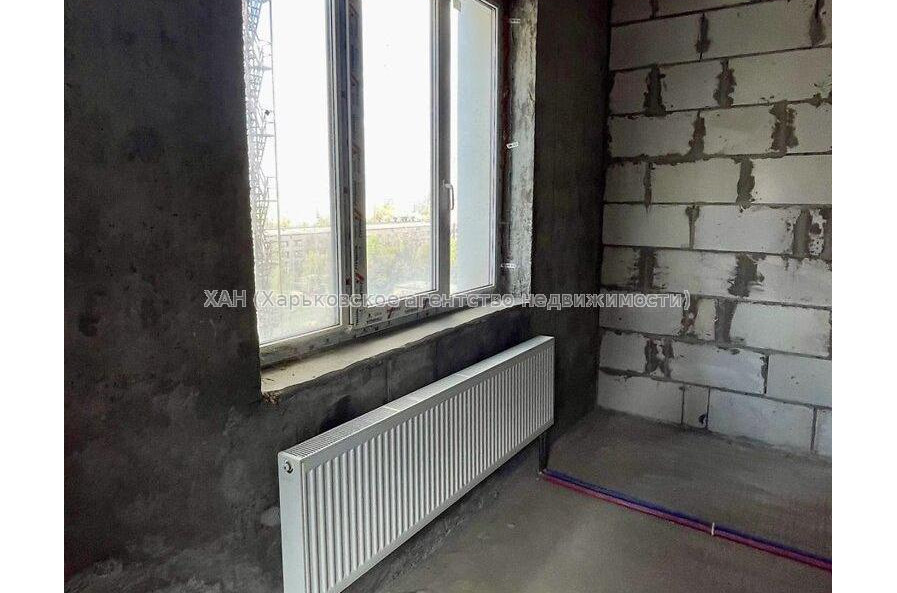 Продам квартиру, Науки просп. , 1 кім., 70.90 м², без внутренних работ 
