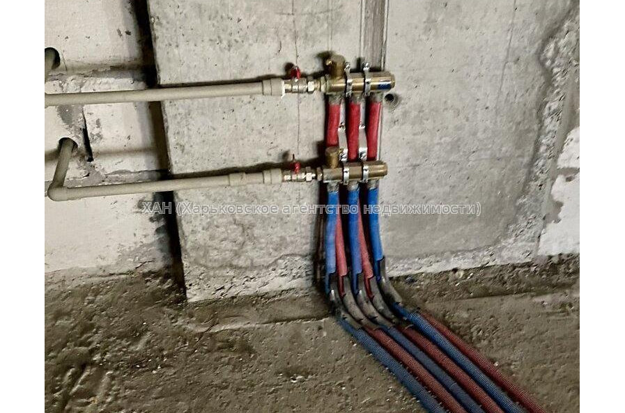 Продам квартиру, Науки просп. , 1 кім., 70.90 м², без внутренних работ 