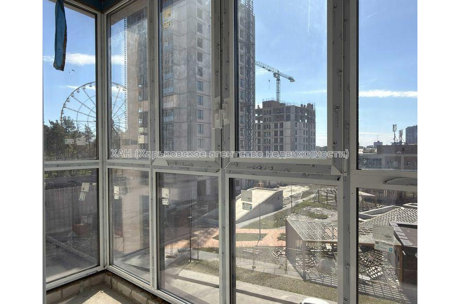 Продам квартиру, Динамовская ул. , 1 кім., 55 м², без внутренних работ 