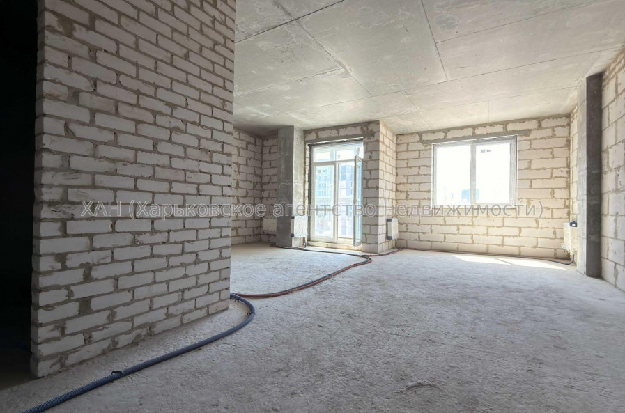 Продам квартиру, Динамовская ул. , 1 кім., 55 м², без внутренних работ 