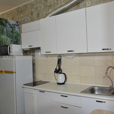 Продам квартиру, Героев Харькова просп. , 1 кім., 30 м², евроремонт 