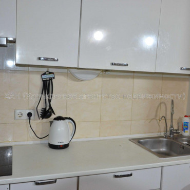 Продам квартиру, Героев Харькова просп. , 1 кім., 30 м², евроремонт 