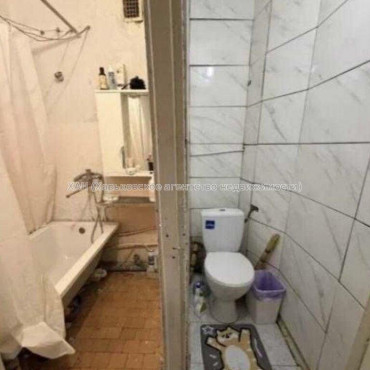 Продам квартиру, Свинаренко Петра ул. , 3 кім., 67.70 м², советский ремонт 