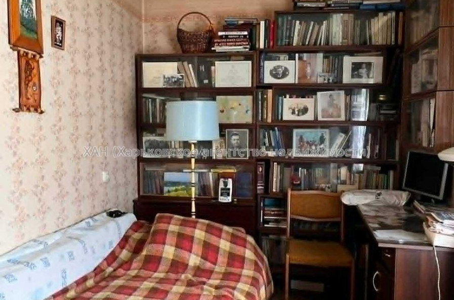 Продам квартиру, Защитников Неба ул. , 2  ком., 44 м², советский ремонт 