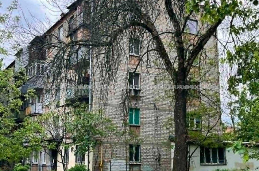Продам квартиру, Защитников Неба ул. , 2  ком., 44 м², советский ремонт 