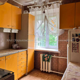 Продам квартиру, Защитников Неба ул. , 2  ком., 44 м², советский ремонт