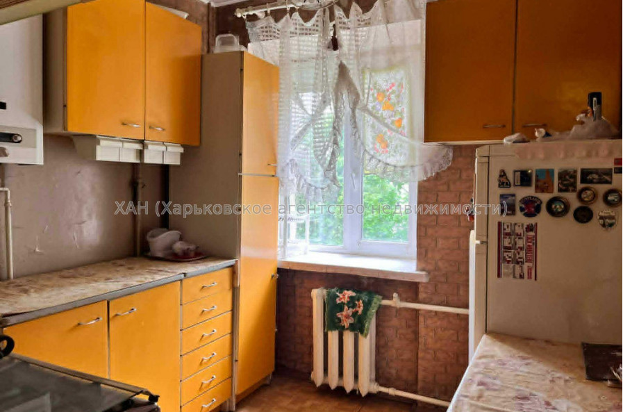 Продам квартиру, Защитников Неба ул. , 2  ком., 44 м², советский ремонт 