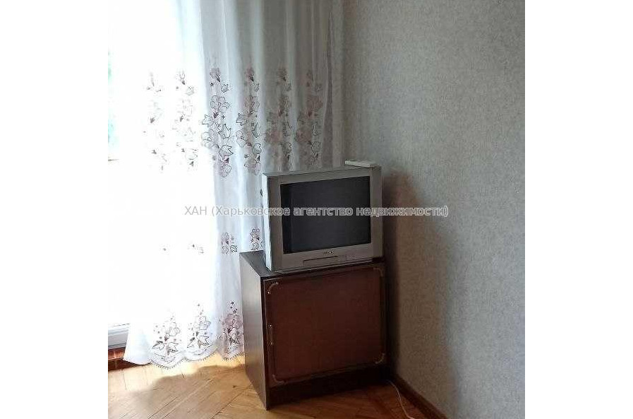 Продам квартиру, Науки просп. , 88 , 2 кім., 43 м², косметический ремонт 