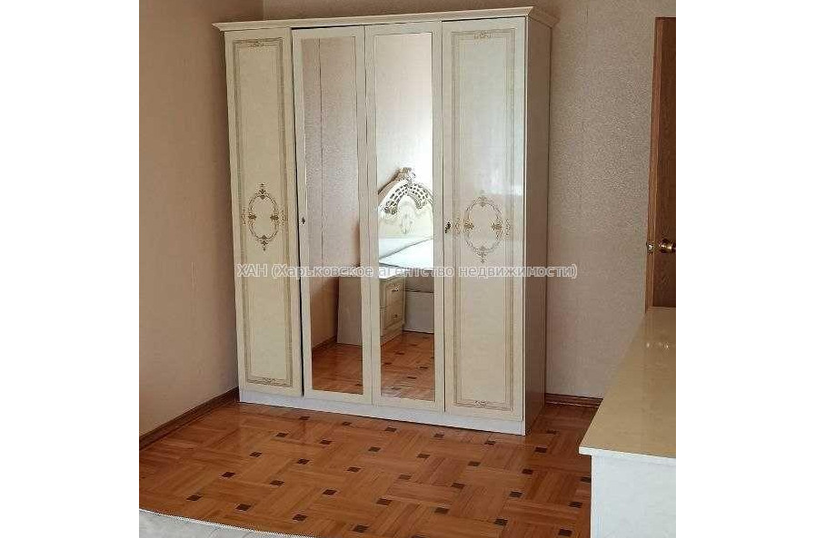 Продам квартиру, Науки просп. , 88 , 2 кім., 43 м², косметический ремонт 