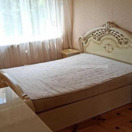 Продам квартиру, Науки просп. , 88 , 2 кім., 43 м², косметический ремонт