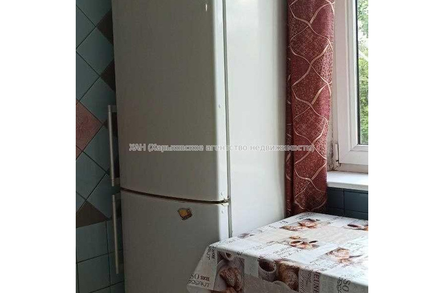 Продам квартиру, Науки просп. , 88 , 2 кім., 43 м², косметический ремонт 