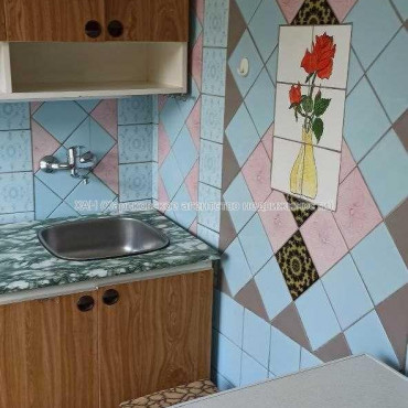 Продам квартиру, Науки просп. , 88 , 2 кім., 43 м², косметический ремонт 