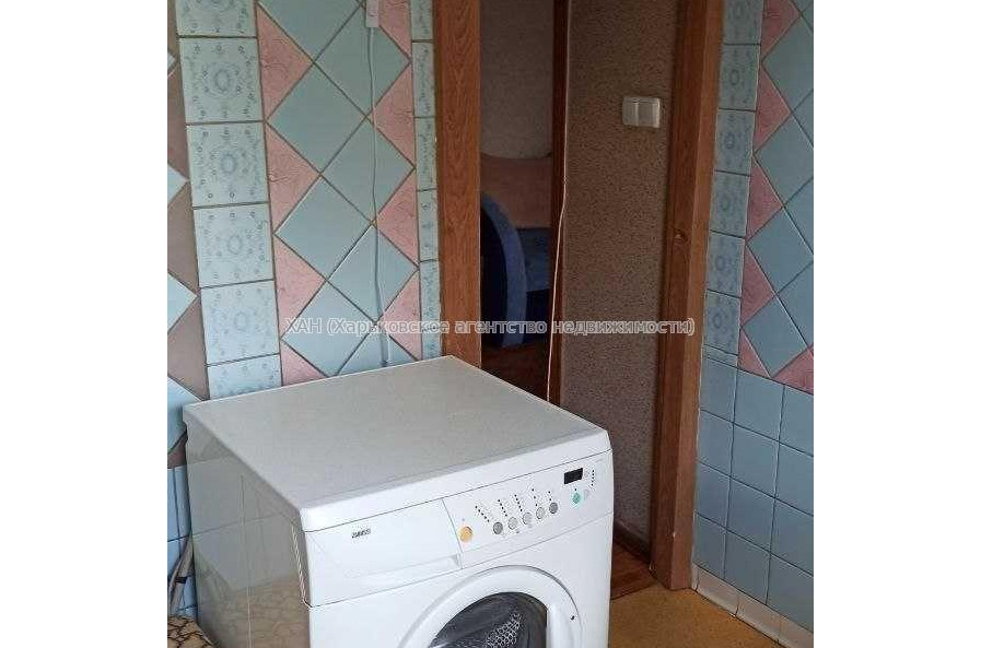 Продам квартиру, Науки просп. , 88 , 2 кім., 43 м², косметический ремонт 