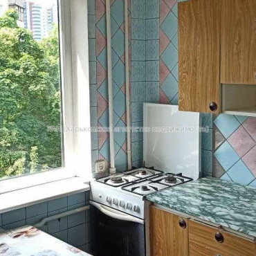 Продам квартиру, Науки просп. , 88 , 2 кім., 43 м², косметический ремонт 