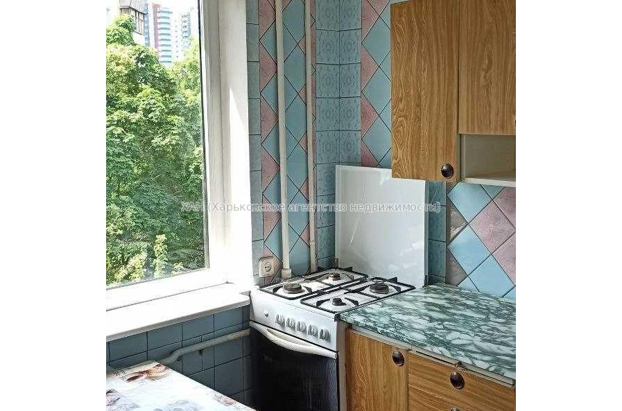 Продам квартиру, Науки просп. , 88 , 2 кім., 43 м², косметический ремонт 
