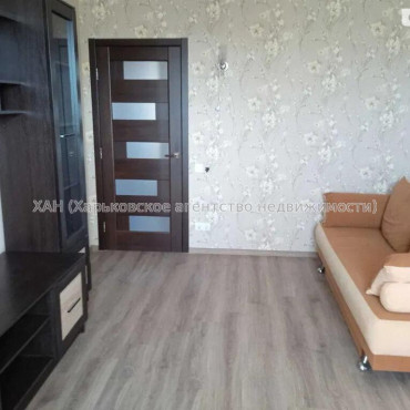 Продам квартиру, Победы просп. , 1 кім., 41 м², косметический ремонт 