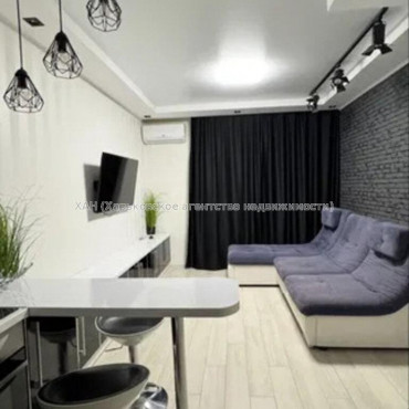 Продам квартиру, Драгоманова ул. , 1 кім., 38 м², капитальный ремонт 