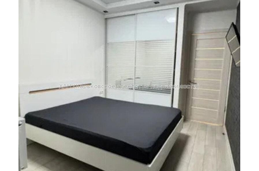Продам квартиру, Драгоманова ул. , 1 кім., 38 м², капитальный ремонт 