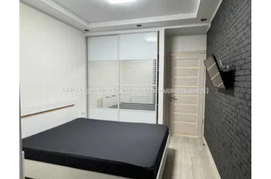 Продам квартиру, Драгоманова ул. , 1 кім., 38 м², капитальный ремонт 