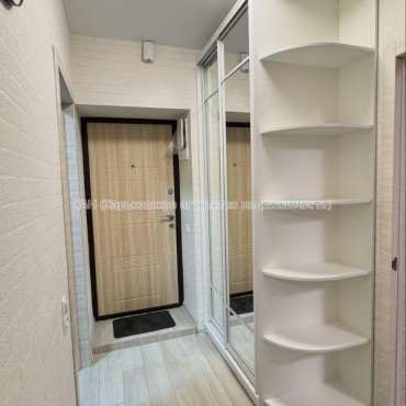 Продам квартиру, Драгоманова ул. , 1 кім., 38 м², капитальный ремонт 