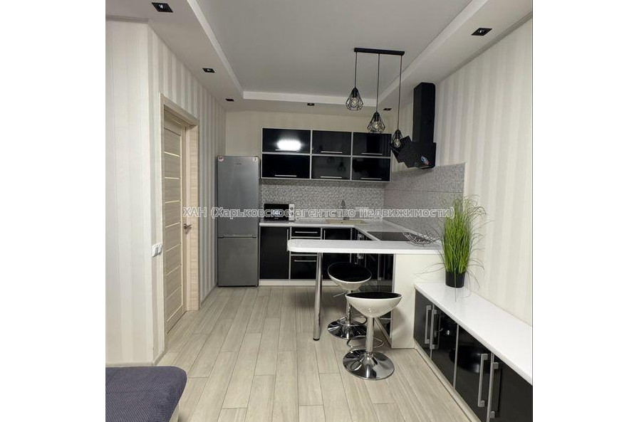 Продам квартиру, Драгоманова ул. , 1 кім., 38 м², капитальный ремонт 