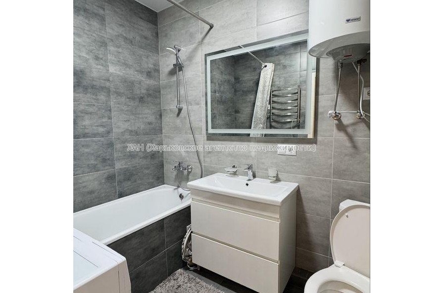 Продам квартиру, Драгоманова ул. , 1 кім., 38 м², капитальный ремонт 