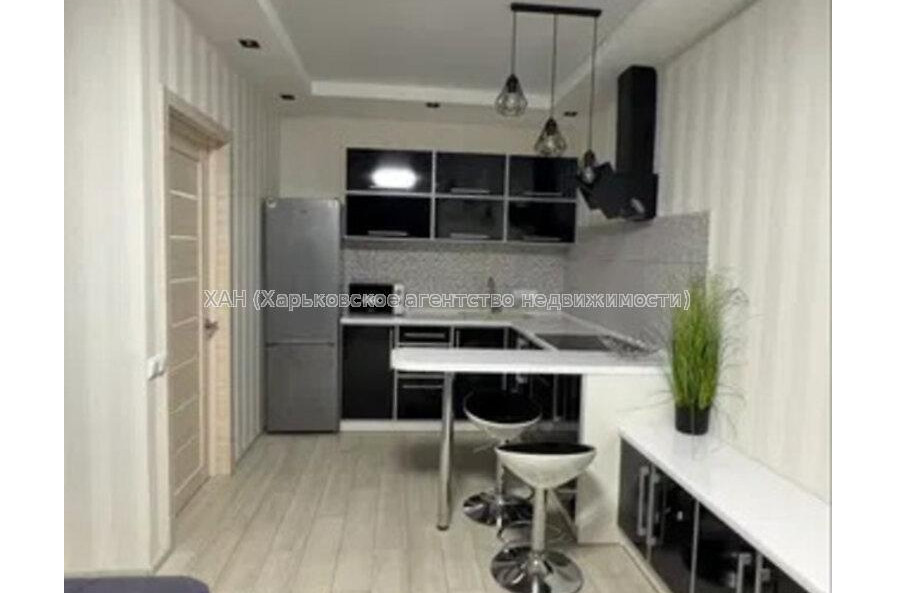 Продам квартиру, Драгоманова ул. , 1 кім., 38 м², капитальный ремонт 