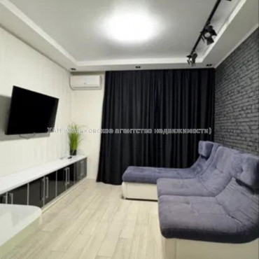Продам квартиру, Драгоманова ул. , 1 кім., 38 м², капитальный ремонт 