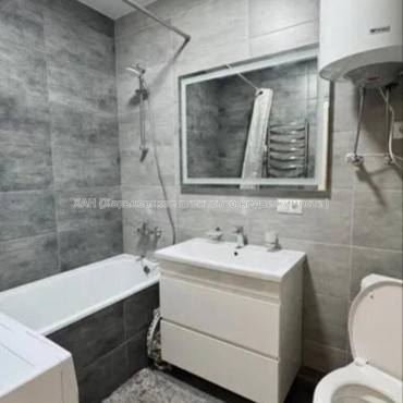 Продам квартиру, Драгоманова ул. , 1 кім., 38 м², капитальный ремонт 