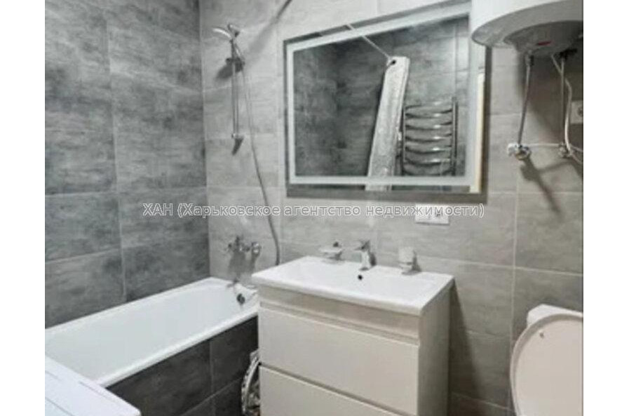 Продам квартиру, Драгоманова ул. , 1 кім., 38 м², капитальный ремонт 