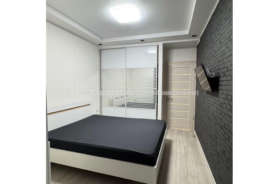 Продам квартиру, Драгоманова ул. , 1 кім., 38 м², капитальный ремонт 