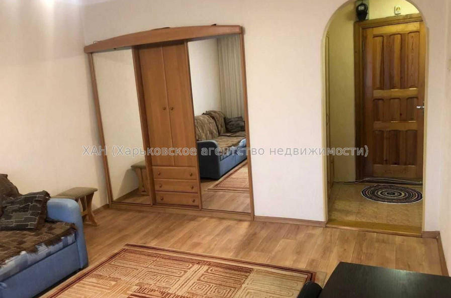 Продам квартиру, Единства ул. , 1 кім., 43 м², косметический ремонт 