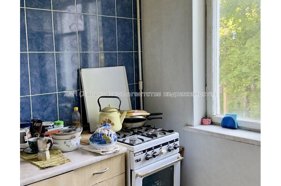 Продам квартиру, Каденюка ул. , 2 кім., 45.60 м², косметический ремонт 