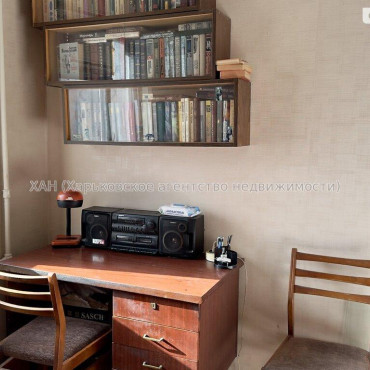 Продам квартиру, Каденюка ул. , 2 кім., 45.60 м², косметический ремонт 