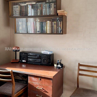 Продам квартиру, Каденюка ул. , 2 кім., 45.60 м², косметический ремонт 