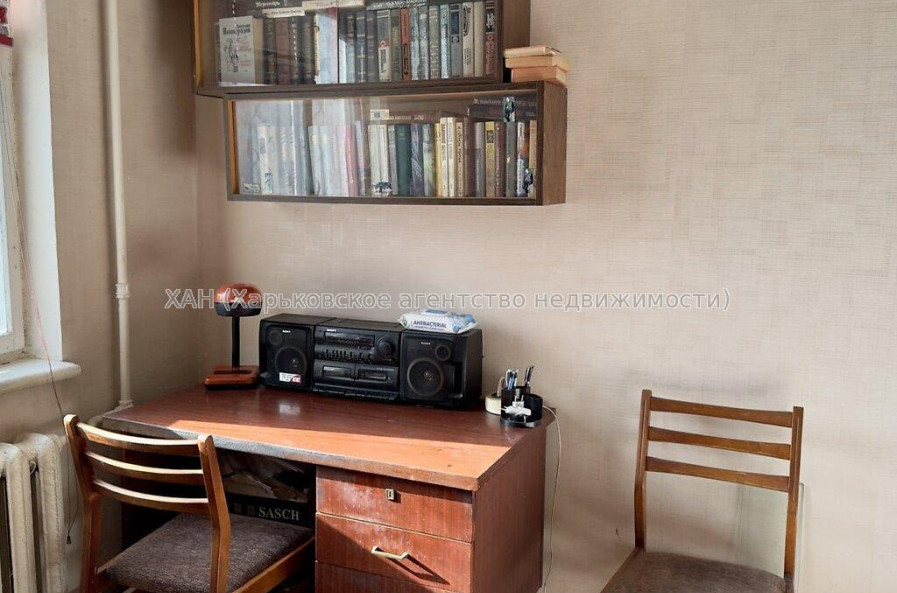 Продам квартиру, Каденюка ул. , 2 кім., 45.60 м², косметический ремонт 
