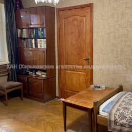Продам квартиру, Каденюка ул. , 2 кім., 45.60 м², косметический ремонт