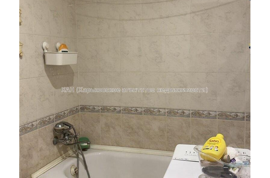 Продам квартиру, Каденюка ул. , 2 кім., 45.60 м², косметический ремонт 