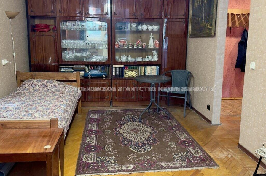 Продам квартиру, Каденюка ул. , 2 кім., 45.60 м², косметический ремонт 