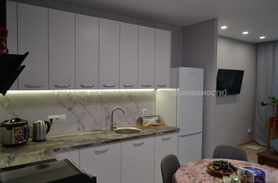 Продам квартиру, Победы просп. , 1 кім., 48 м², евроремонт 