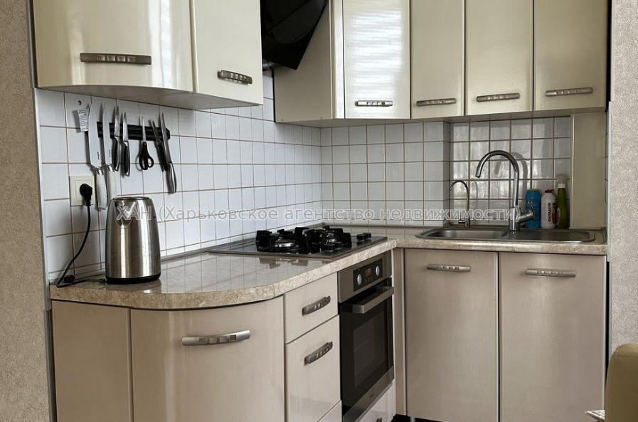 Продам квартиру, Библика ул. , 3 кім., 63 м², капитальный ремонт 