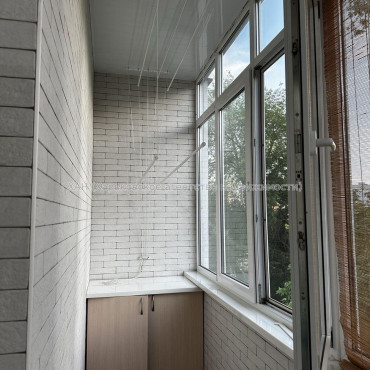 Продам квартиру, Библика ул. , 3 кім., 63 м², капитальный ремонт 