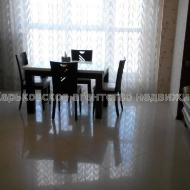 Продам квартиру, Петра Болбочана ул. , 3  ком., 111 м², капитальный ремонт 